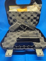 GLOCK G22 GEN3 LEO TRADE IN .40 S&W - 1 of 3