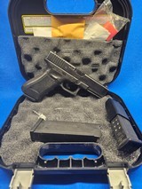 GLOCK G22 GEN3 .40 S&W - 1 of 3