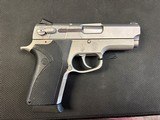 SMITH & WESSON 4013 .40 S&W - 1 of 2