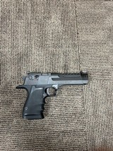 MAGNUM RESEARCH DE44L5IMB 44
MAG - 1 of 3