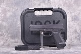 Glock G22 Gen 4 .40 S&W - 1 of 2