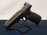 SMITH & WESSON SD40 VE .40 S&W - 1 of 2