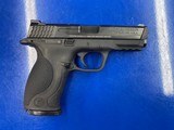 SMITH & WESSON M&P40 .40 S&W - 2 of 3