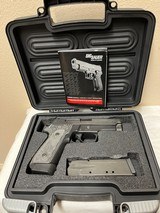 SIG SAUER P229R .40 S&W - 1 of 3