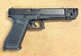 GLOCK 17 G17 9MM 17+1 9MM LUGER (9X19 PARA) - 1 of 3