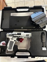 CANIK METE SFT 9MM LUGER (9X19 PARA) - 1 of 2