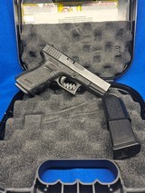 GLOCK G23 GEN3 .40 S&W - 1 of 2