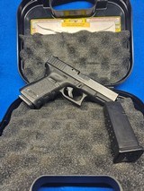 GLOCK G23 GEN3 .40 S&W - 1 of 2