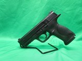 SMITH & WESSON M&P40 .40 S&W - 2 of 3