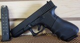 GLOCK G22 "GEN 2" .40 S&W - 3 of 3