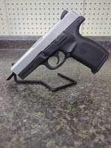 SMITH & WESSON SW40VE .40 S&W - 1 of 3