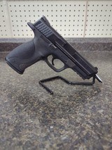 SMITH & WESSON M&P 40 .40 S&W - 2 of 3