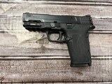 SMITH & WESSON 9 Shield EZ M2.0 9MM LUGER (9X19 PARA) - 1 of 3