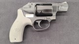 SMITH & WESSON BODYGUARD .38 SPL - 1 of 2