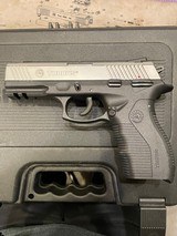 TAURUS pt 840 .40 S&W - 2 of 3