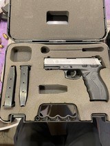 TAURUS pt 840 .40 S&W - 1 of 3