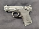 SMITH & WESSON M&P Compact .40 S&W - 1 of 2