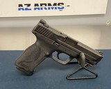 SMITH & WESSON M&P40 .40sw W/ Night Sights .40 S&W - 1 of 3