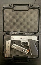 SMITH & WESSON 5946 9MM LUGER (9X19 PARA) - 1 of 3