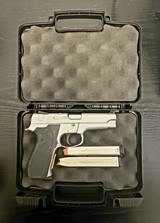 SMITH & WESSON 5946 9MM LUGER (9X19 PARA) - 1 of 3