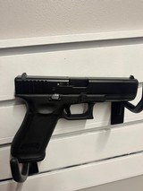 GLOCK G17 GEN 5 9MM LUGER (9X19 PARA) - 1 of 3