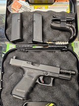 GLOCK 19 G19 gen 4 With night sights 9MM LUGER (9X19 PARA) - 2 of 2