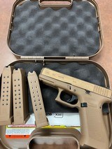 GLOCK 19 G19x FDE 9MM LUGER (9X19 PARA) - 1 of 3