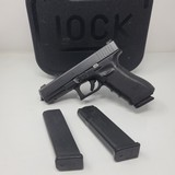 GLOCK 22 G22 GEN 4 .40 (Night Sights) POLICE TRADE IN 40 CALIBER - 1 of 3