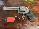 SMITH & WESSON 686 No Dash .357 MAG - 1 of 3