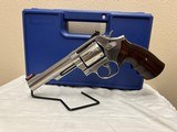 SMITH & WESSON 686-6 - 5" 7-shot "PLUS" .357 MAG - 1 of 3