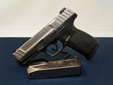 SMITH & WESSON SD40 VE .40 S&W - 1 of 3