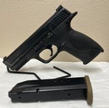 SMITH & WESSON M&P40 .40 S&W - 1 of 3