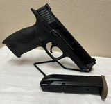 SMITH & WESSON M&P40 .40 S&W - 2 of 3