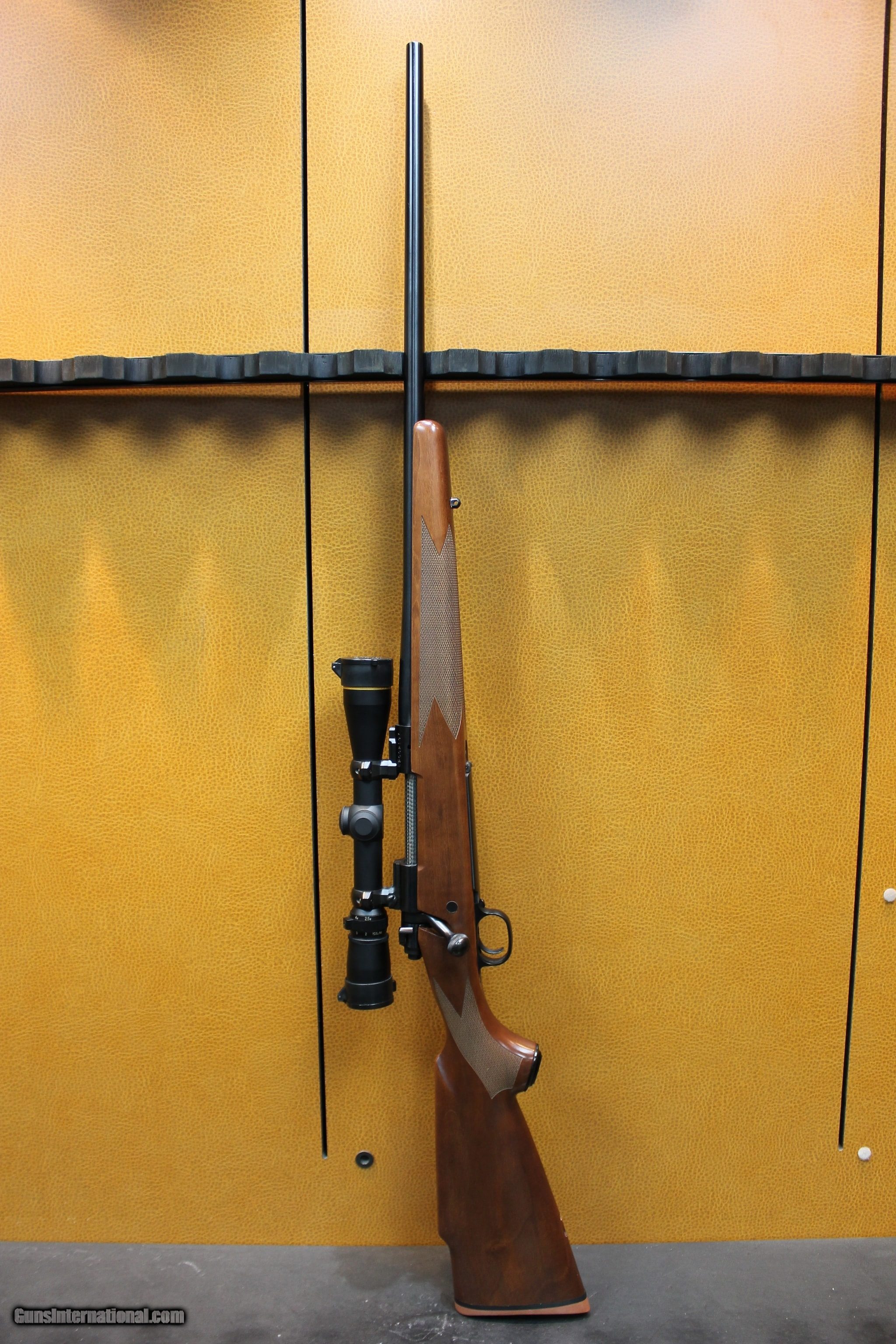 WINCHESTER 70 XTR SPORTER MAGNUM w/Leupold .300 WIN MAG