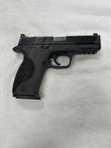 SMITH & WESSON M&P Performance Center .40 CALIBER - 2 of 3