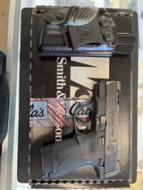 SMITH & WESSON M&P 9 SHIELD Performace Center 9MM LUGER (9X19 PARA) - 1 of 2