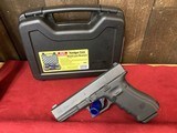 GLOCK 22 G22 full size Gen 4 .40 S&W - 1 of 3