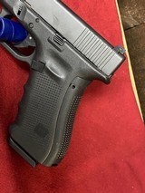 GLOCK 22 G22 full size Gen 4 .40 S&W - 2 of 3