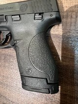 SMITH & WESSON M&P 9 SHEILD PERFORMANCE CENTER 9MM LUGER (9X19 PARA) - 2 of 3