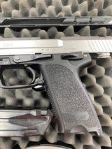 HECKLER & KOCH HK USP .45 ACP - 2 of 3