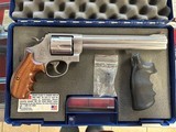 SMITH & WESSON 629-5 DX 44MAG - 1 of 2