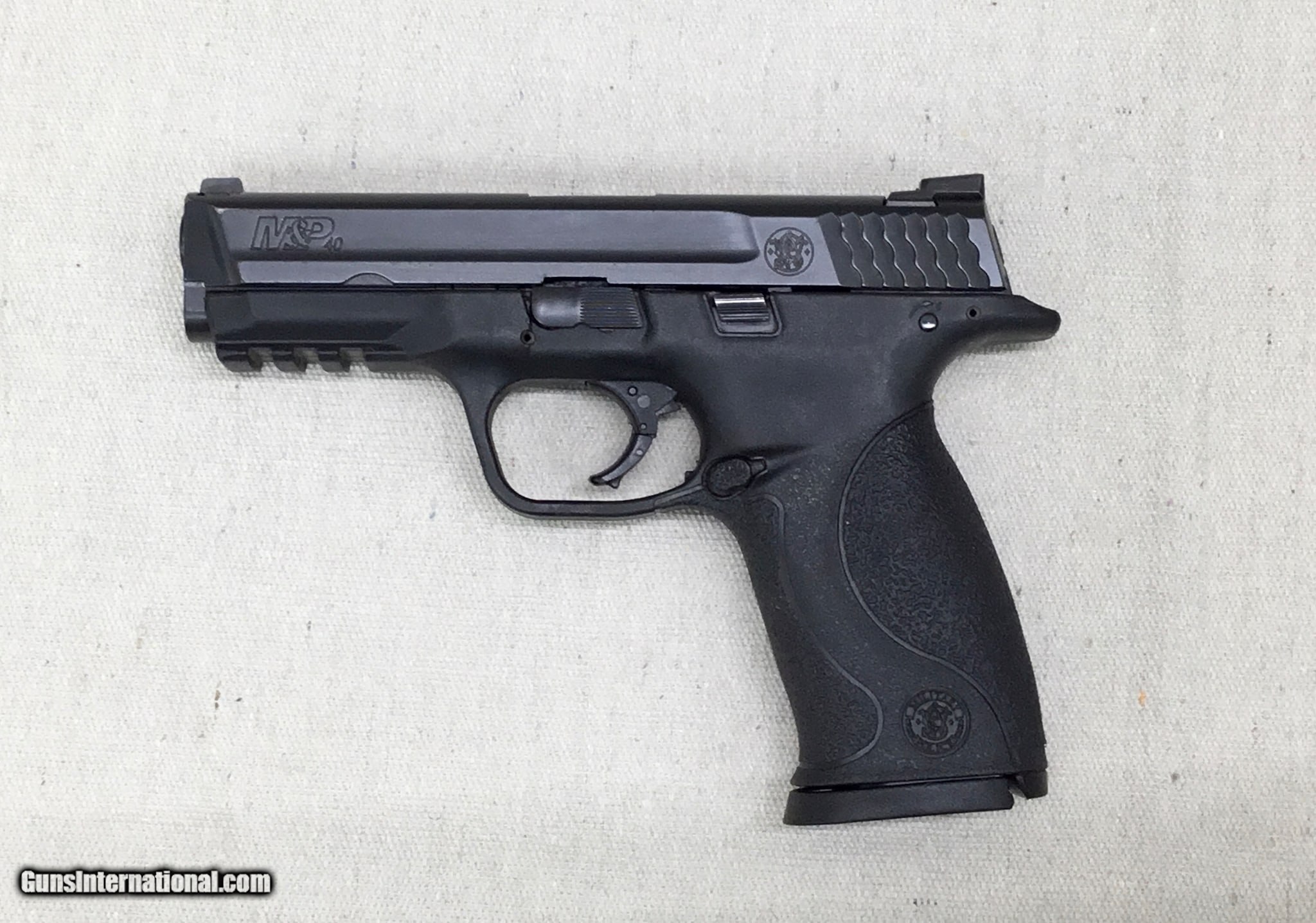 SMITH & WESSON M&P 40 .40 CALIBER