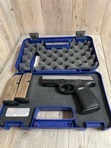 SMITH & WESSON SW40E .40 S&W - 1 of 3