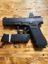 GLOCK 22 G22 GEN 4 POLICE TRADE IN .40 S&W - 1 of 3