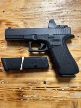 GLOCK 22 G22 GEN 4 POLICE TRADE IN .40 S&W - 1 of 3