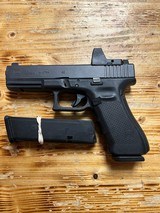 GLOCK 22 G22 GEN 4 POLICE TRADE IN .40 S&W - 1 of 3