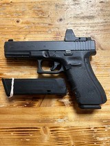 GLOCK 22 G22 GEN 4 POLICE TRADE IN .40 S&W - 1 of 3