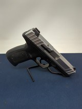 SMITH & WESSON SD 40 VE .40 S&W - 2 of 2