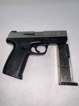 SMITH & WESSON SD40 VE .40 S&W - 1 of 3