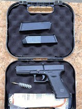 GLOCK G22 .40 S&W - 1 of 3